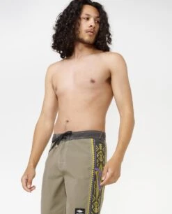 Rip Curl Mirage Sideways 18″ Boardshorts 36 Rip Curl Mirage Sideways 18″ Boardshorts -Rip Curl osi pimg 07bmbo 8117 16